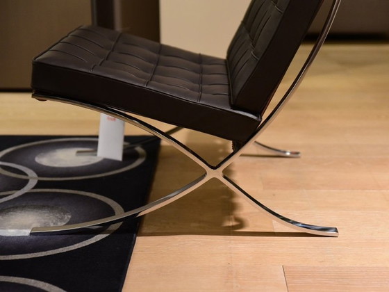 Image 1 of Knoll 2 X Fauteuils Barcelona en cuir Venezia noir Design L. Mies Van Der Rohe et Lilly Reich 1929