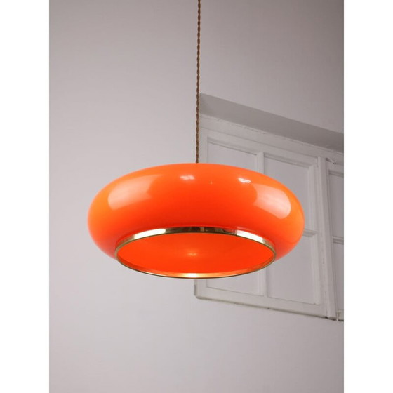Image 1 of Lampe suspendue Space-age en laiton et plexiglas orange, 1970