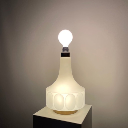 Lampadaire ou lampe de table en verre givré blanc par Peill & Putzler 1960