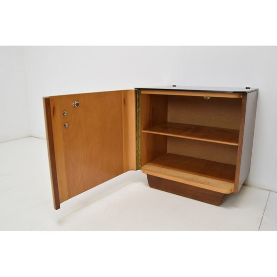 Image 1 of Paire de tables de chevet vintage en bois et verre par Jindrich Halabala, Tchèque 1950