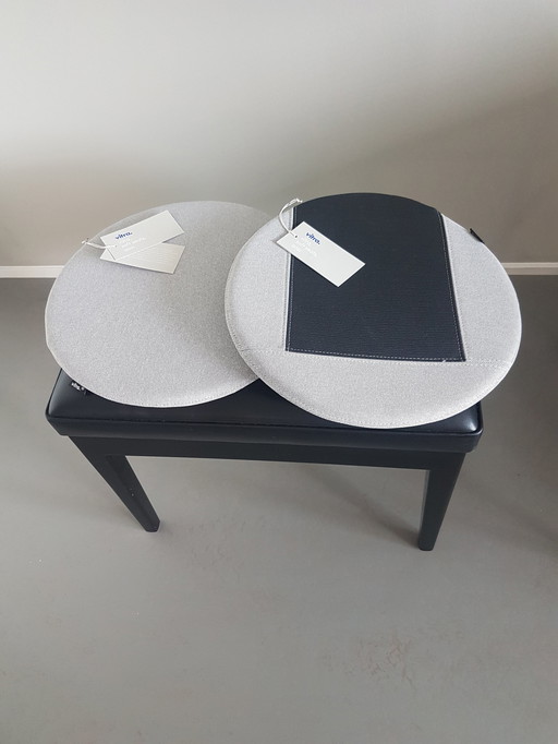 2 x Vitra Soft Seats, Round, Soft Grey, Set