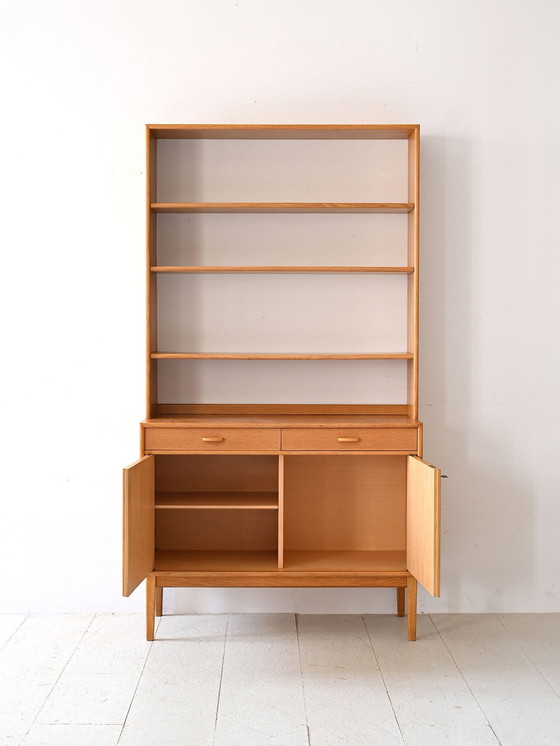 Image 1 of Bibliothèque en chêne vintage avec étagères réglables et armoire fermée