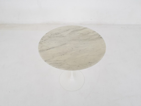 Image 1 of Table d'appoint ronde en marbre Par Eero Saarinen Pour Knoll International, U.S.A 1950's