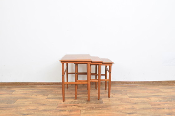 Image 1 of Tables gigognes danoises en teck du Mid Century, ensemble de 3