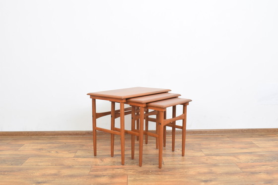 Image 1 of Tables gigognes danoises en teck du Mid Century, ensemble de 3