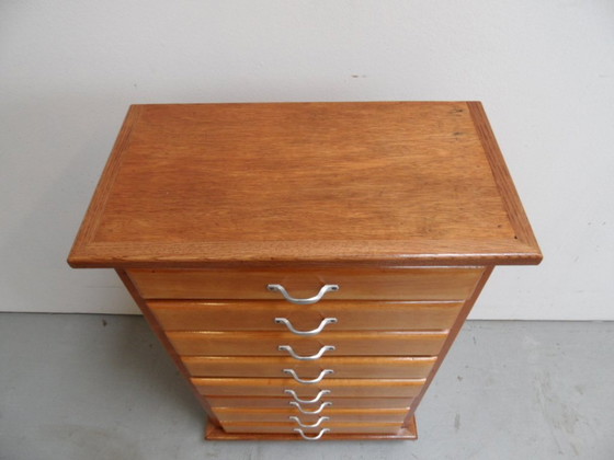 Image 1 of Commode vintage à 8 tiroirs