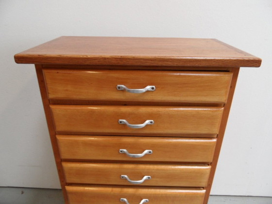 Image 1 of Commode vintage à 8 tiroirs