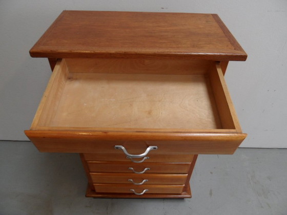 Image 1 of Commode vintage à 8 tiroirs