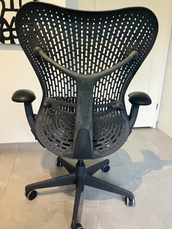 Image 1 of 2x chaises de bureau Herman Miller Mirra 1