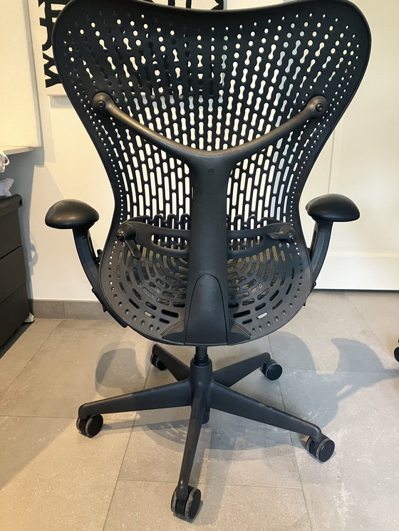 Image 1 of 2x chaises de bureau Herman Miller Mirra 1