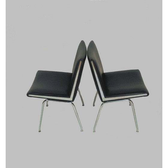 Image 1 of Suite de quatre chaises d'aéroport vintage en noir Hans J. Wegner by A.P, Danemark 1958