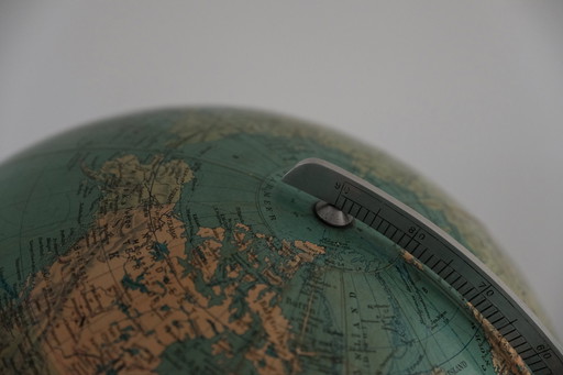 Globe terrestre vintage