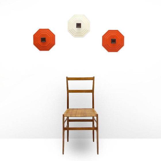 Image 1 of Ensemble de 3 cintres en plastique vintage, 1970