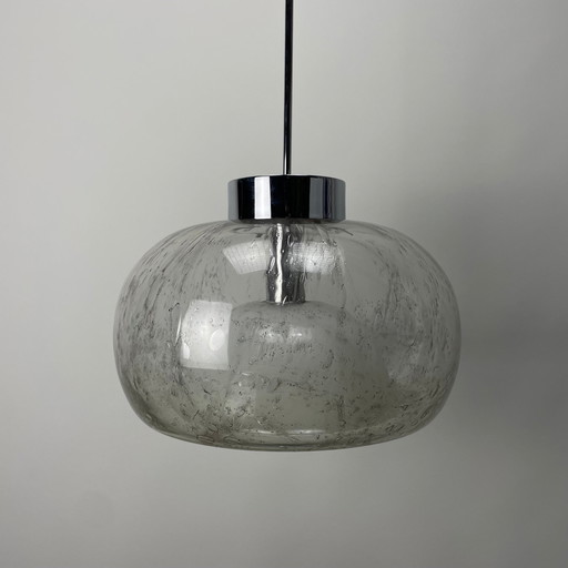 Rare lampe suspendue Xl en verre bullé et chrome par Doria Leuchten 1970