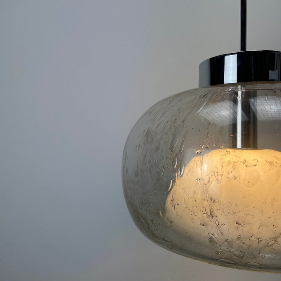 Image 1 of Rare lampe suspendue Xl en verre bullé et chrome par Doria Leuchten 1970