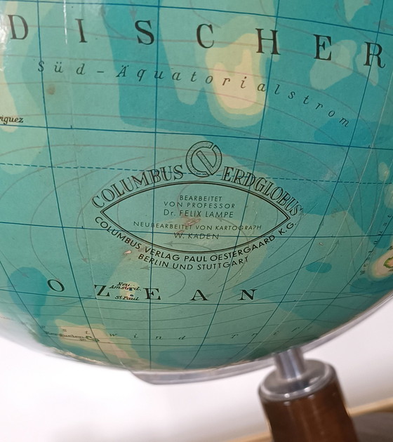 Image 1 of Globe des années 50 avec relief .