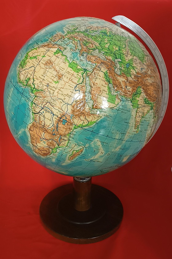 Image 1 of Globe des années 50 avec relief .