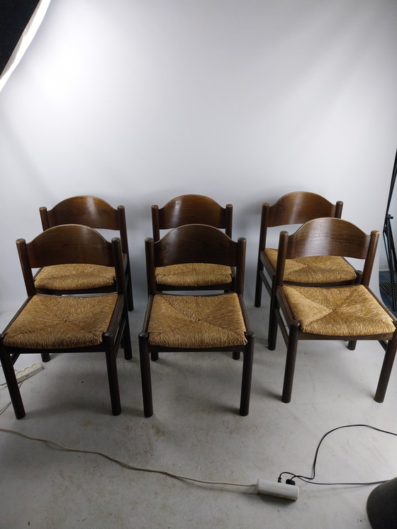 Image 1 of 6 X chaises de salle à manger en bois des années 1970 avec assise passepoilée.