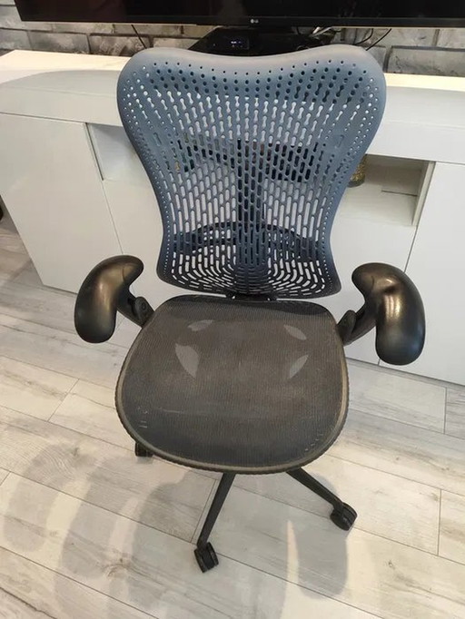 Herman Miller Mirra