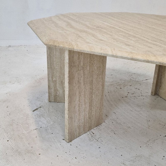 Image 1 of Table basse octogonale italienne en travertin, 1980