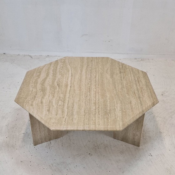 Image 1 of Table basse octogonale italienne en travertin, 1980