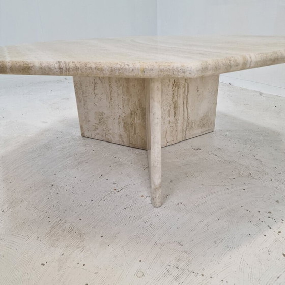Image 1 of Table basse octogonale italienne en travertin, 1980