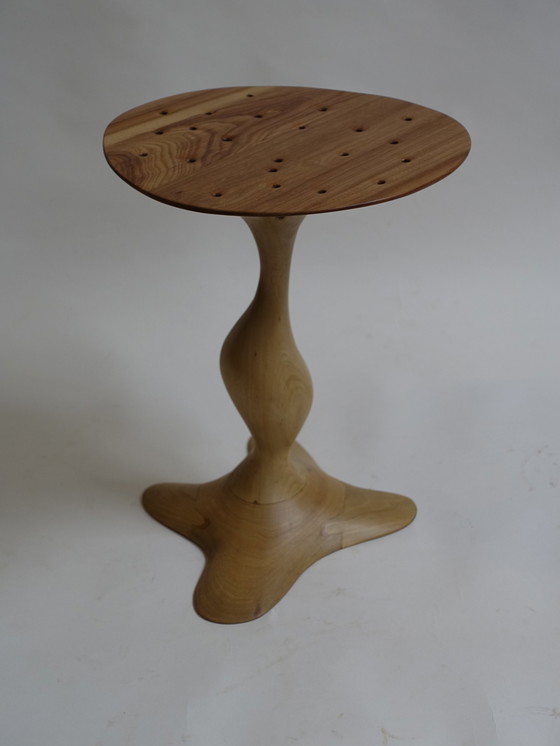 Image 1 of Table sculptée