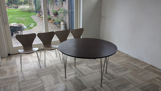 Image 1 of Table et chaises papillon Fritz Hansen