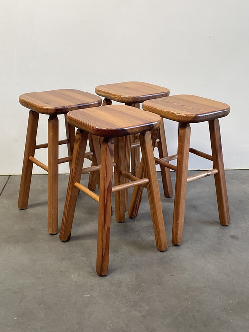 Ensemble de 4 tabourets en pin, design scandinave, 1970's