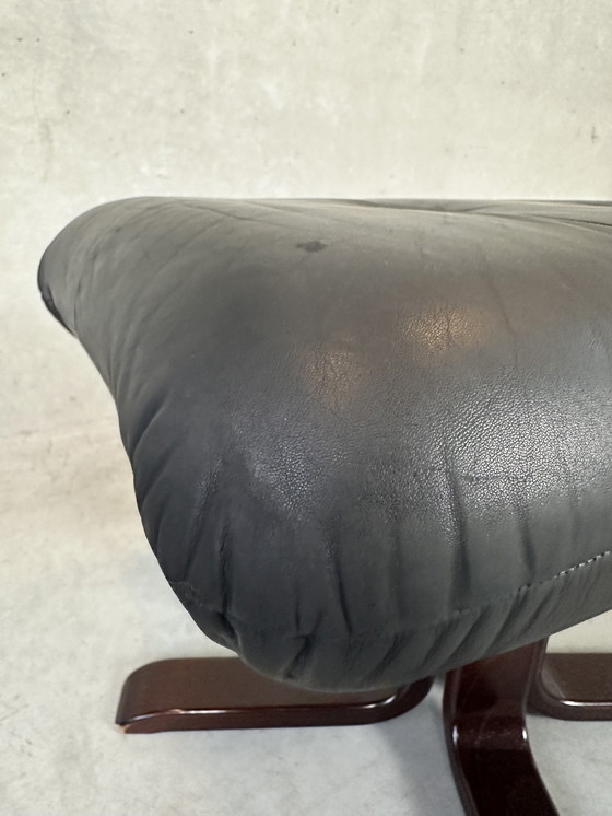 Image 1 of Ottoman vintage - Repose-pieds / Tabouret