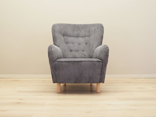 Fauteuil gris, Design scandinave, Production : Danemark