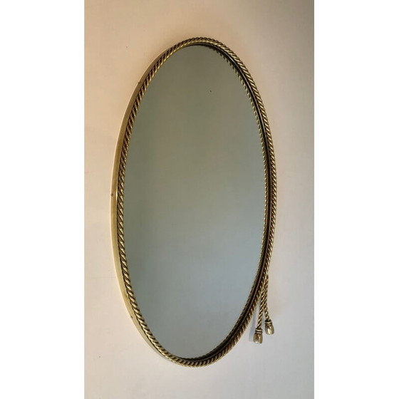 Image 1 of Miroir ovale vintage en laiton avec une ficelle autour de lui