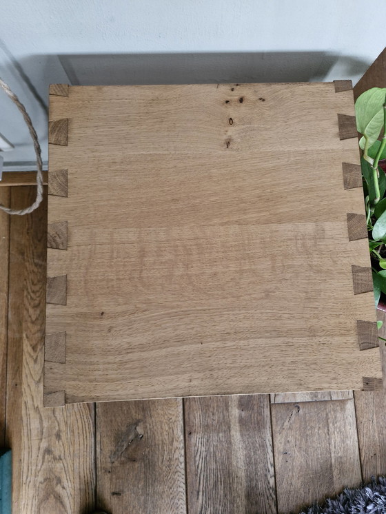 Image 1 of Table d'appoint vintage Chêne massif