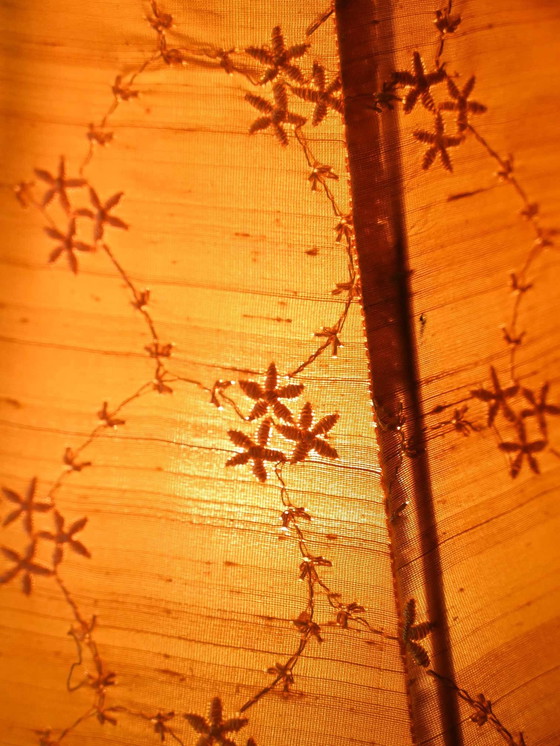 Image 1 of Lampadaire vintage à abat-jour jaune - Mid-Century Golden Metal Base