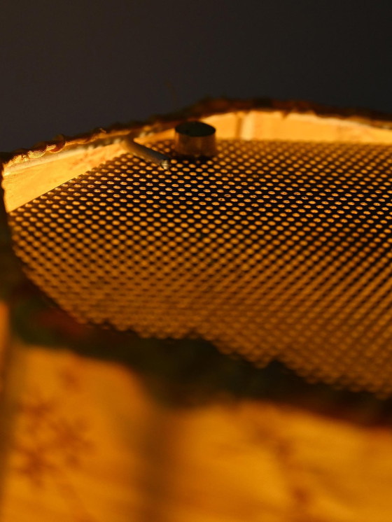 Image 1 of Lampadaire vintage à abat-jour jaune - Mid-Century Golden Metal Base