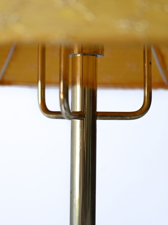 Image 1 of Lampadaire vintage à abat-jour jaune - Mid-Century Golden Metal Base