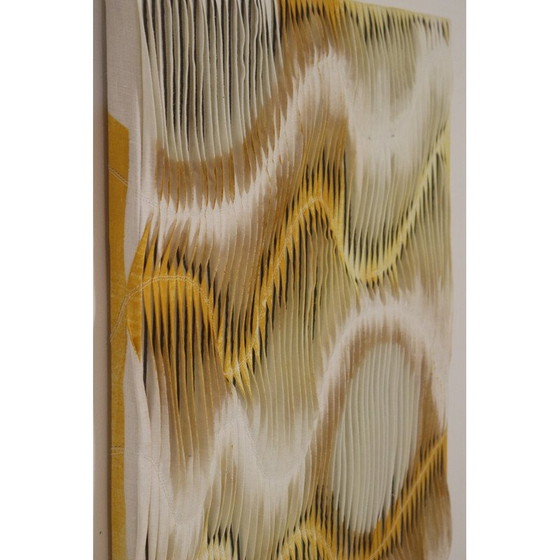 Image 1 of Tableau vintage avec effet de vague et de relief par plissage dans les tons de jaune