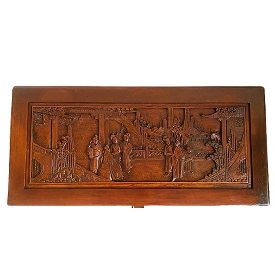 Image 1 of Coffre à couvertures ancien avec écusson sculpté en bois