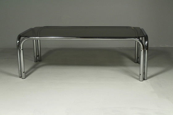 Image 1 of Grande table basse en acier tubulaire et verre fumé, années 1980.