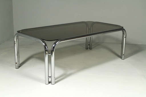 Grande table basse en acier tubulaire et verre fumé, années 1980.