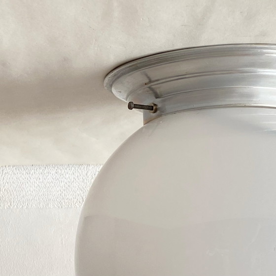 Image 1 of Plafonnier Globe Verre Blanc Opaline Applique Murale Base De Fixation En Aluminium