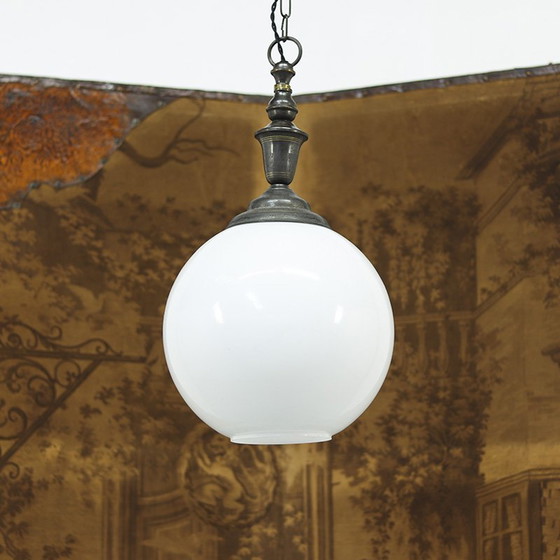 Image 1 of Lampe pendante ancienne en opaline