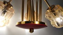 Lustre Mid Century avec ampoules en verre ambré et fond rouge, lampe vintage des années 70, Hongrie