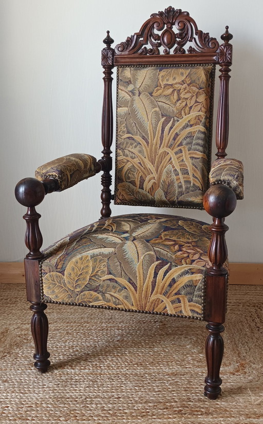 Fauteuil En Noyer Style Néo Renaissance Xxème 