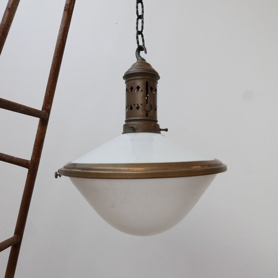 Image 1 of Suspension vintage en opaline bicolore, France 1930
