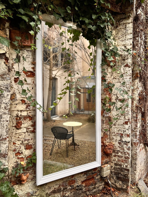 Miroir spécial, cadre blanc, peut également être utilisé à l'extérieur, dans le jardin.