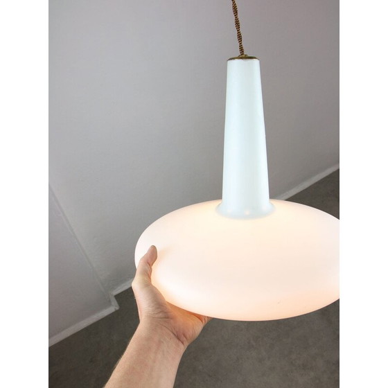 Image 1 of Lampe suspendue vintage en laiton et opaline, Italie