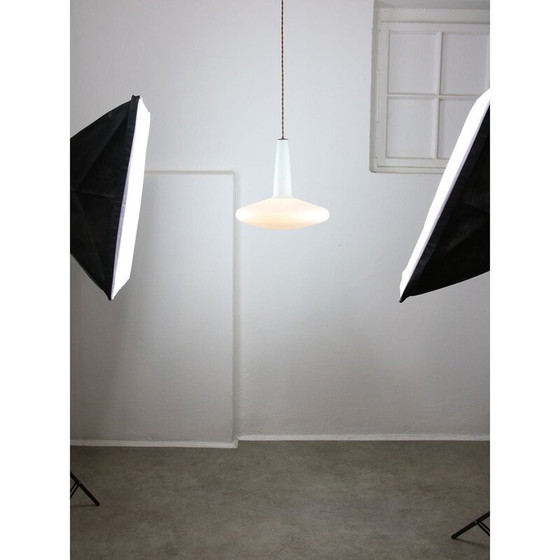 Image 1 of Lampe suspendue vintage en laiton et opaline, Italie