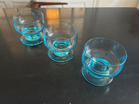 Image 1 of 6 Verres En Cristal Bleu 1970