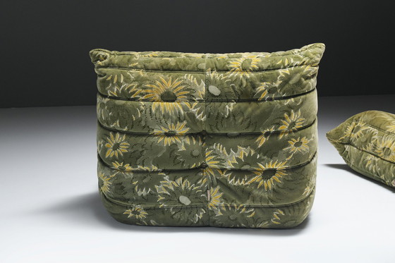 Image 1 of Rare ensemble Togo dans son tissu d'origine par Michel Ducaroy pour Ligne Roset France.